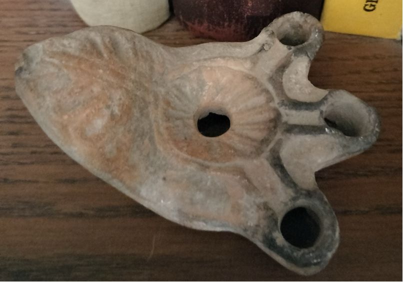 Daco-Roman oil lamp, 2nd–4th century AD, found near Gura-Padinii (Romanați, today Olt county)